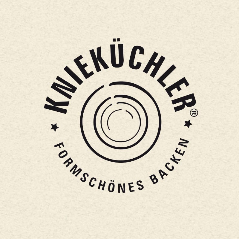 Rundes Logo Knieküchler auf beigem Hintergrund